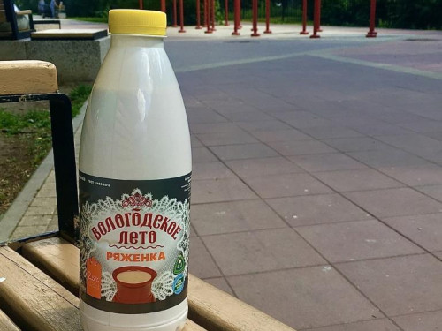 Ряженка - один из наиболее универсальных и популярных кисломолочных продуктов