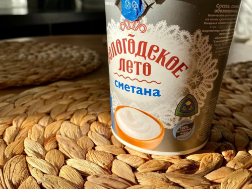 Сметана выделяется среди других кисломолочных продуктов