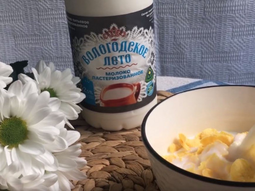 Хлопья с молоком — это самый быстрый и легкий завтрак